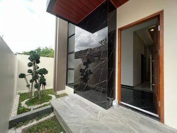 Rumah Baru Siap Hunid di Utara Staduin Maguwoharjo Desain Modern