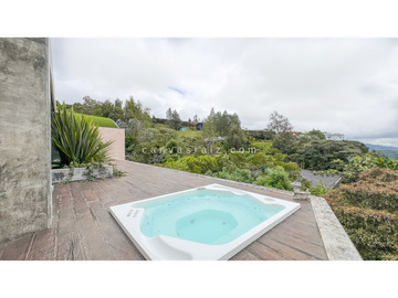 Venta de Casa Campestre Atemporal Alto del Escobero