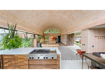 Venta de Casa Campestre Atemporal Alto del Escobero