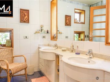 Casa en Venta en Álvaro Casanova con Carpay