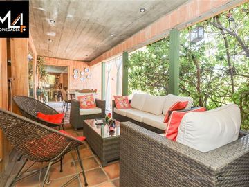 Casa en Venta en Álvaro Casanova con Carpay