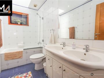 Casa en Venta en Álvaro Casanova con Carpay