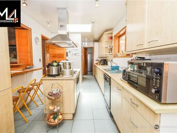 Casa en Venta en Álvaro Casanova con Carpay