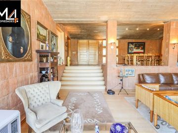 Casa en Venta en Álvaro Casanova con Carpay