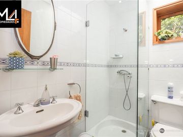 Casa en Venta en Álvaro Casanova con Carpay