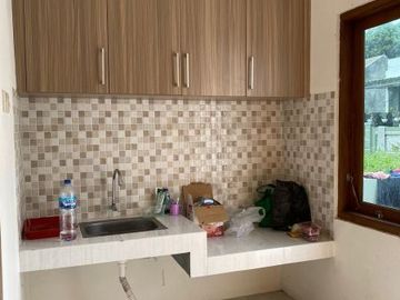 RUMAH MINIMALIS DALAM PERUMAHAN DEKAT MIROTA GODEAN