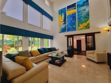 CASA CON PISCINA EN COSTA DEL ESTE  1800MT