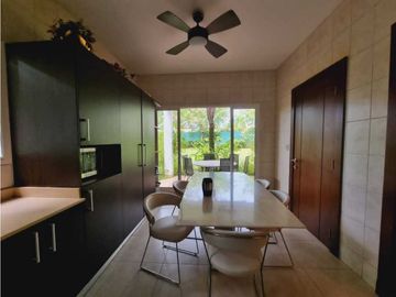 CASA CON PISCINA EN COSTA DEL ESTE  1800MT