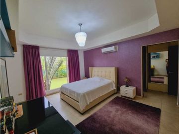 CASA CON PISCINA EN COSTA DEL ESTE  1800MT
