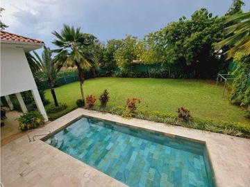 CASA CON PISCINA EN COSTA DEL ESTE  1800MT