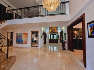 CASA CON PISCINA EN COSTA DEL ESTE  1800MT
