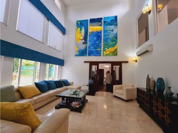 CASA CON PISCINA EN COSTA DEL ESTE  1800MT