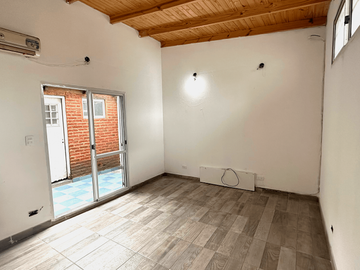 Venta de Departamento Tipo Casa de 3 Ambientes en Wilde Centro - Baradero al 6000