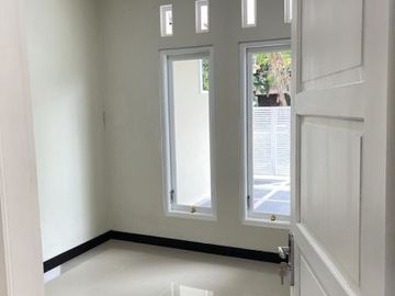RUMAH BARU SIAP HUNI DI TIRTOADI SLEMAN , BISA KPR