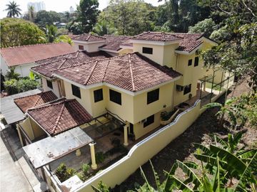 VENTA DE CASA EN ANCÓN
