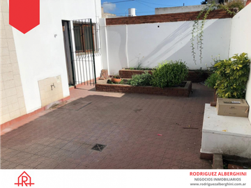CASA EN LA CIUDAD DE BALCARCE (Calle 13 e/26 y 28)