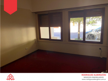 CASA EN LA CIUDAD DE BALCARCE (Calle 13 e/26 y 28)