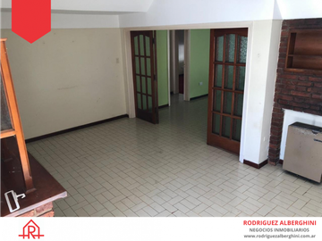 CASA EN LA CIUDAD DE BALCARCE (Calle 13 e/26 y 28)