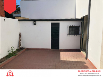 CASA EN LA CIUDAD DE BALCARCE (Calle 13 e/26 y 28)