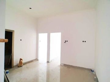 Rumah Baru 3 Lantai Luas 96 di Sulfat kota Malang