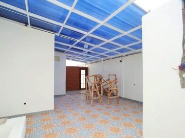 Rumah Baru 3 Lantai Luas 96 di Sulfat kota Malang