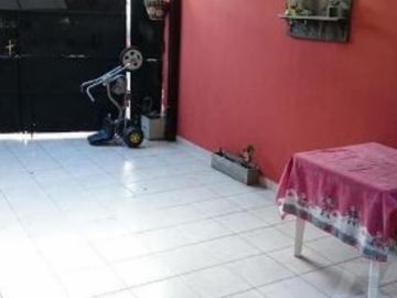 Venta de excelente PH en CASTELAR NORTE, sobre calle Florencio Sanchez al 2000