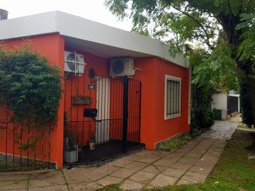 Venta de excelente PH en CASTELAR NORTE, sobre calle Florencio Sanchez al 2000