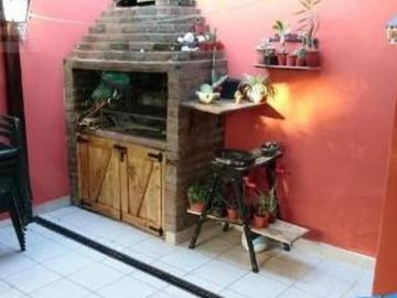 Venta de excelente PH en CASTELAR NORTE, sobre calle Florencio Sanchez al 2000