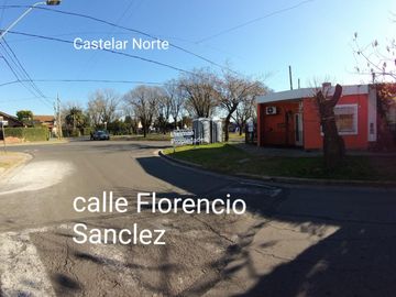 Venta de excelente PH en CASTELAR NORTE, sobre calle Florencio Sanchez al 2000