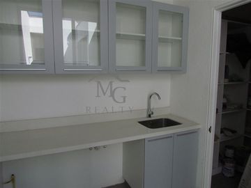 Casa en venta de 4 dorm. en Piedra Roja Colina