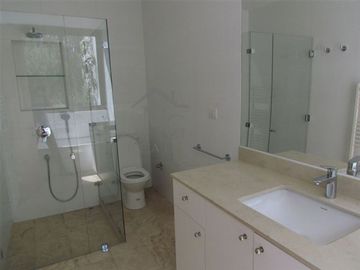 Casa en venta de 4 dorm. en Piedra Roja Colina