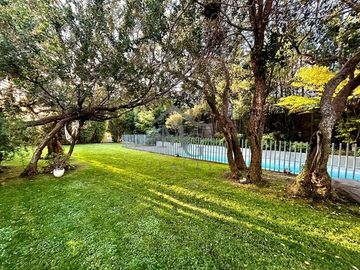 Casa en venta de 4 dorm. en Piedra Roja Colina