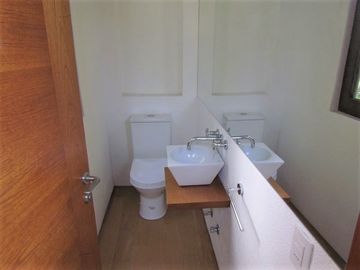 Casa en venta de 4 dorm. en Piedra Roja Colina