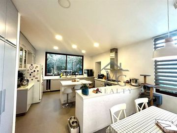 Casa en venta de 4 dorm. en Piedra Roja Colina