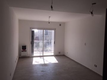 OPORTUNIDAD 1 Y 2 AMB A ESTRENAR