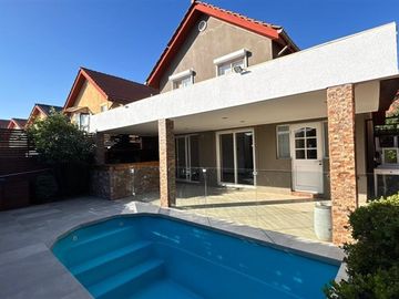 Casa en venta de 3D. Santa María del Peñon, Puente Alto