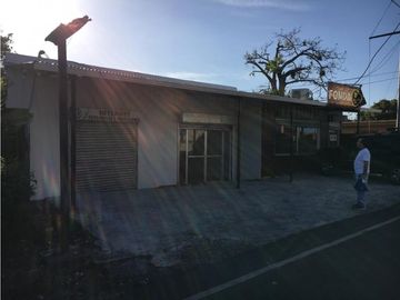 SEA CONFIABLE VENDE CASA CON 3 LOCALES COMERCIALES EN CHORRERA