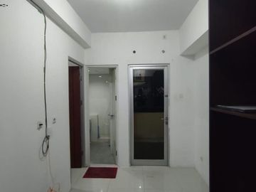 Apt. Gunawangsa Tidar A19 Semi Furnished (kitchen set + AC)