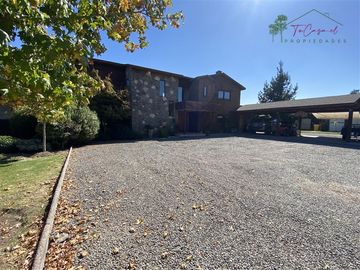 Casa en parcela venta 5D/5B +2 estar en Club de Golf Oliveto