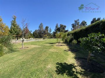 Casa en parcela venta 5D/5B +2 estar en Club de Golf Oliveto