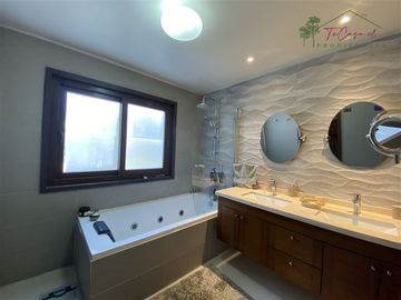 Casa en parcela venta 5D/5B +2 estar en Club de Golf Oliveto