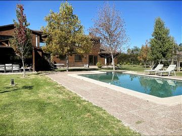 Casa en parcela venta 5D/5B +2 estar en Club de Golf Oliveto