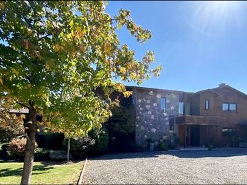 Casa en parcela venta 5D/5B +2 estar en Club de Golf Oliveto