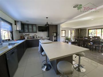 Casa en parcela venta 5D/5B +2 estar en Club de Golf Oliveto