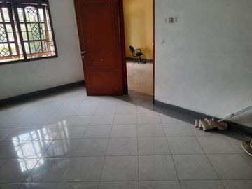 Rumah Karah Agung Jambangan Hadap selatan