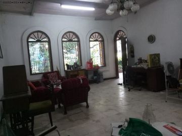 Rumah di Kendangsari, Hadap Selatan, Row jalan 3 mobil