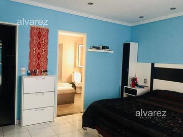 Casa 4 ambientes con parque Ituzaingó Sur.