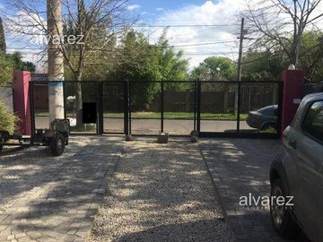 Casa 4 ambientes con parque Ituzaingó Sur.
