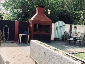 Casa 4 ambientes con parque Ituzaingó Sur.