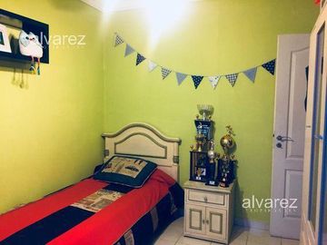 Casa 4 ambientes con parque Ituzaingó Sur.